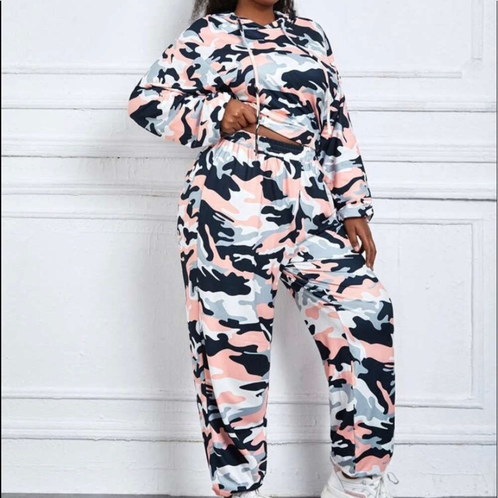 Plus camo print drawstring Hoodie and sweatpants